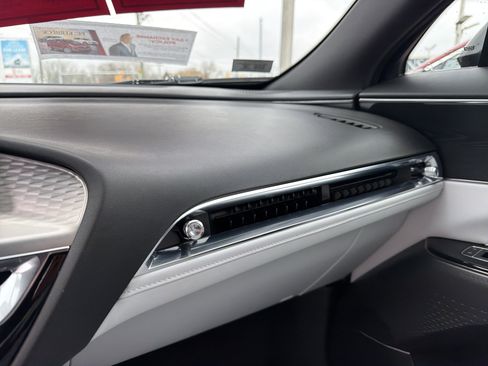 Used 2024 Cadillac Lyriq Luxury image 19