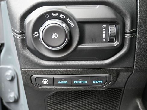 Used 2025 Jeep Wrangler Unlimited Rubicon 4xe w/ Convenience Group AWD/4WD image 12