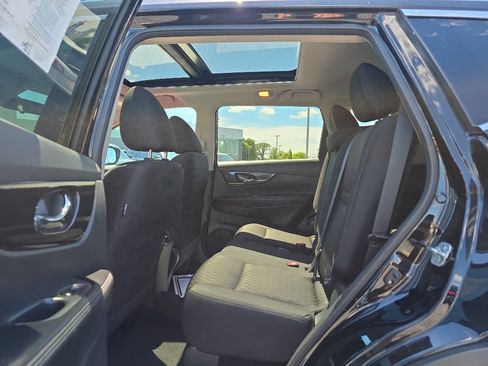 Used 2017 Nissan Rogue SV AWD/4WD image 18