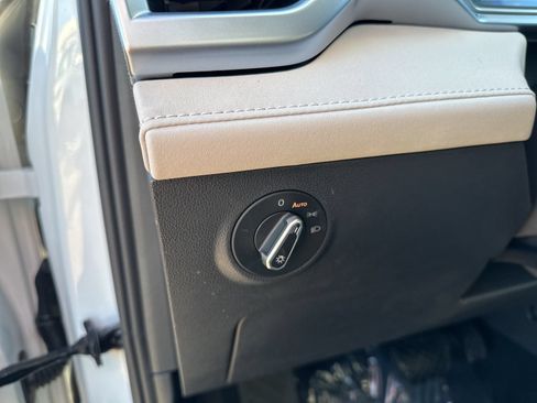 New 2026 Volkswagen Taos SE AWD/4WD image 16