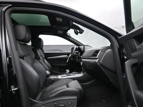 Used 2020 Audi Q5 2.0T Premium w/ Titanium Sport Package image 30