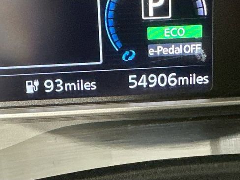 Used 2018 Nissan Leaf SV w/ SV Technology Package FWD image 16