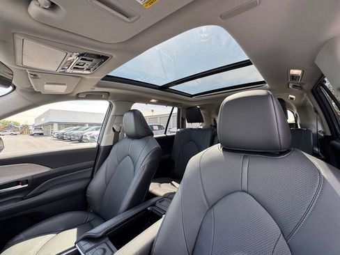 Used 2024 Toyota Grand Highlander Limited image 19