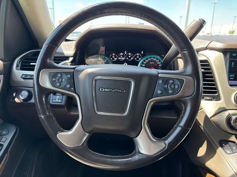 Used 2019 GMC Yukon XL Denali w/ Denali Ultimate Package AWD/4WD image 14