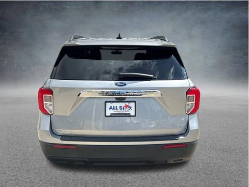 Used 2021 Ford Explorer XLT RWD image 9