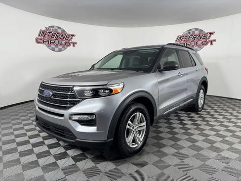 Used 2022 Ford Explorer XLT w/ Equipment Group 202A AWD/4WD image 3