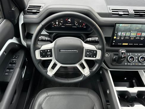 Used 2025 Land Rover Defender 110 S image 28