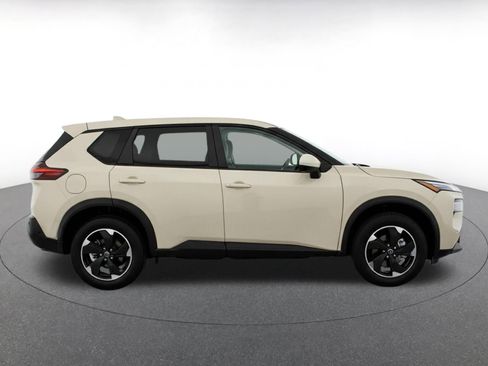 Used 2025 Nissan Rogue SV FWD image 10