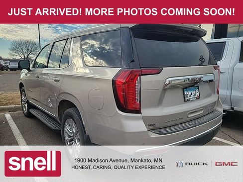 Used 2022 GMC Yukon SLT w/ SLT Luxury Package image 2