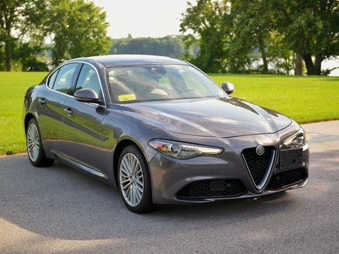 Used 2018 Alfa Romeo Giulia Ti w/ Quick Order Package 22X Lusso AWD/4WD image 6