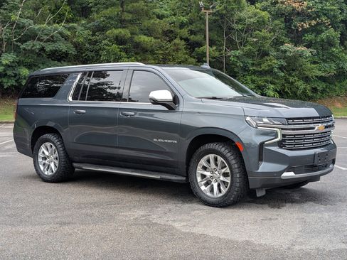 Used 2021 Chevrolet Suburban Premier w/ Premium Package 2 RWD image 11