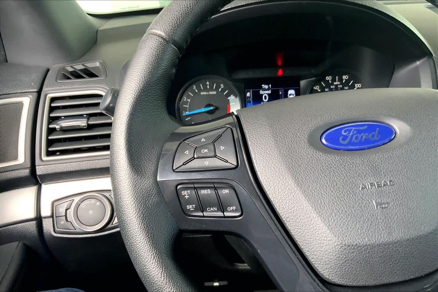 Used 2017 Ford Explorer XLT FWD image 22