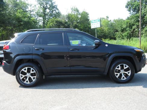Used 2016 Jeep Cherokee Trailhawk w/ Comfort/Convenience Group AWD/4WD image 4