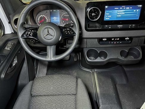 Used 2025 Mercedes-Benz Sprinter 2500 image 36