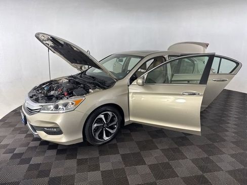 Certified 2017 Honda Accord EX image 12