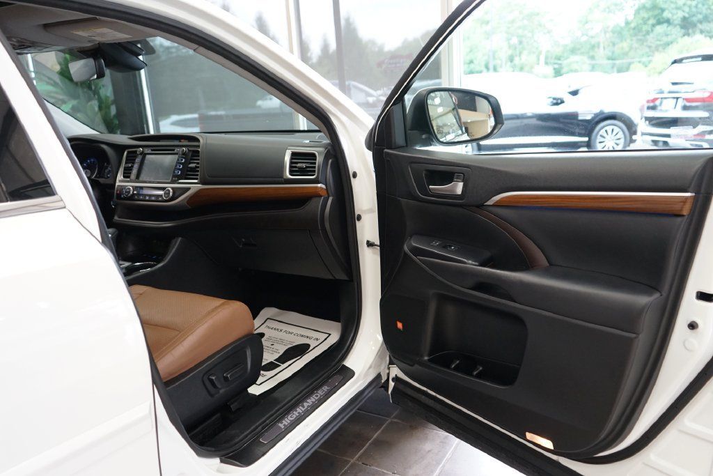 Used 2018 Toyota Highlander Limited Platinum AWD/4WD image 46