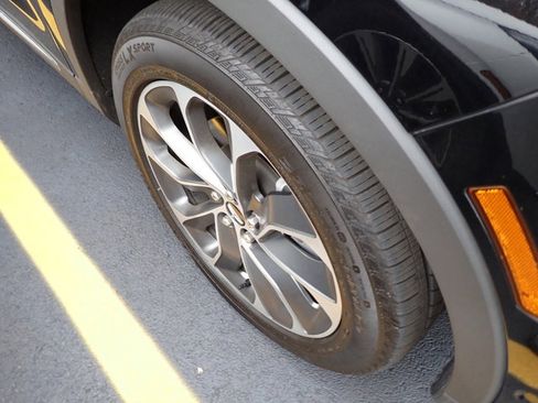 Used 2023 Lincoln Nautilus Reserve w/ Equipment Group 201A image 5