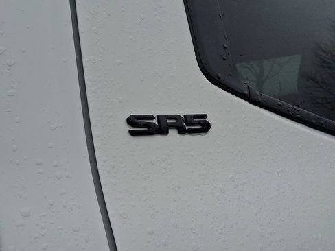 Used 2022 Toyota Tundra SR5 w/ SR5 Convenience Package AWD/4WD image 30