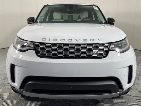Certified 2025 Land Rover Discovery S image 8