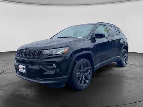 Used 2026 Jeep Compass Latitude AWD/4WD image 12