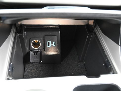 Used 2022 Ford Explorer XLT w/ Equipment Group 202A image 23