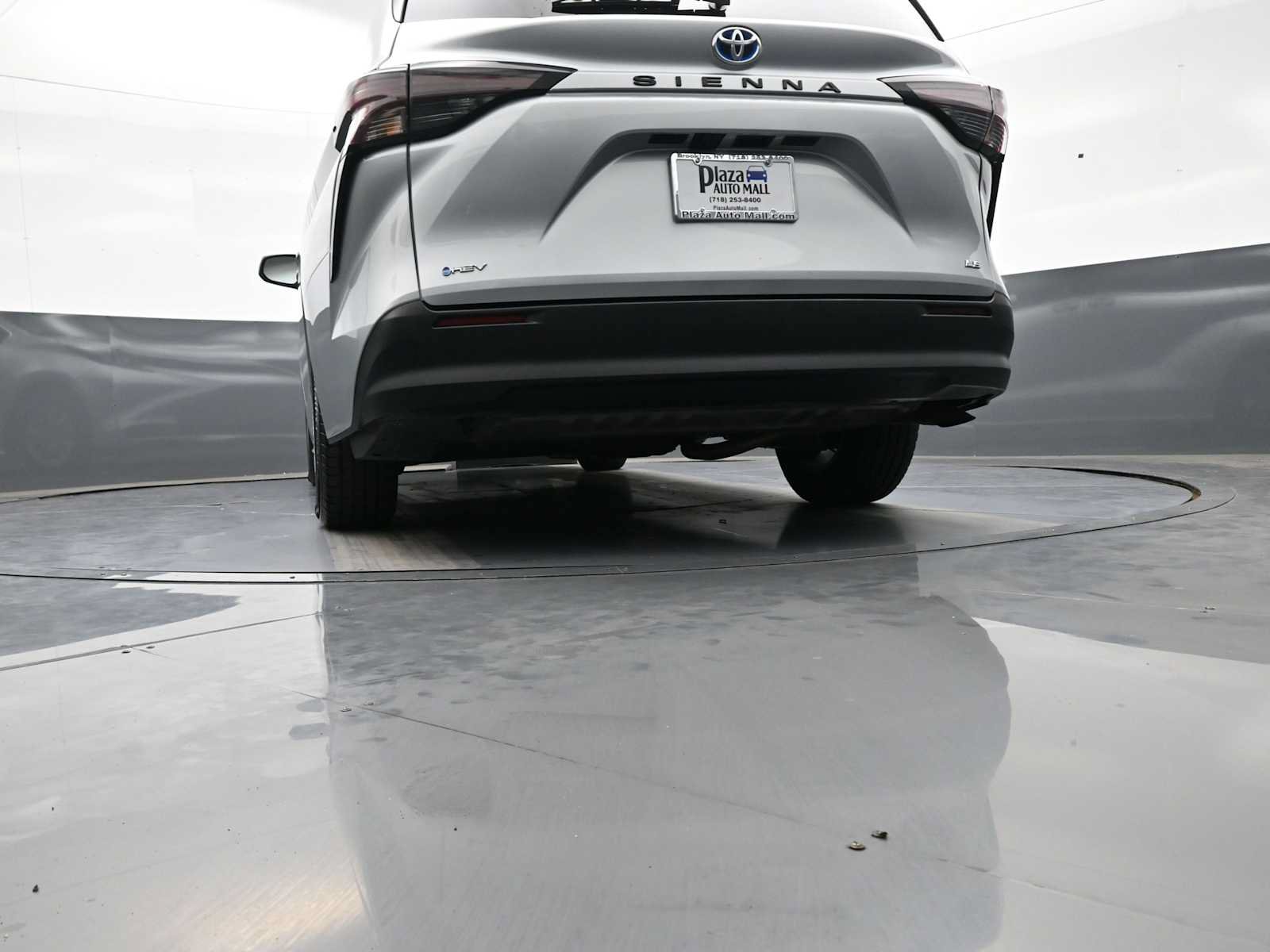 Used 2025 Toyota Sienna LE FWD image 31