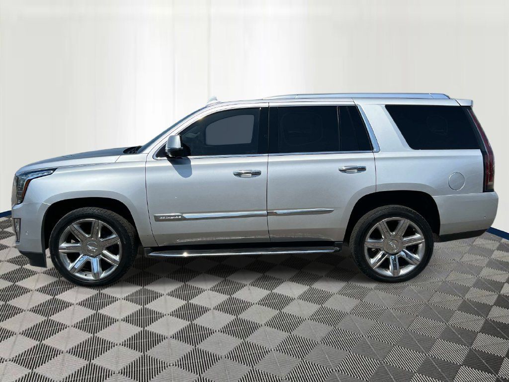 Used 2017 Cadillac Escalade Premium Luxury AWD/4WD image 2