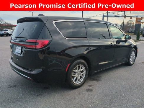 Used 2024 Chrysler Pacifica Touring-L image 4