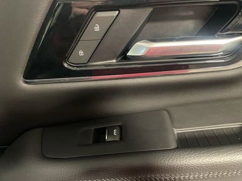 Used 2025 GMC Yukon Denali image 64