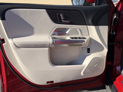 New 2026 Mercedes-Benz GLB 250 image 14