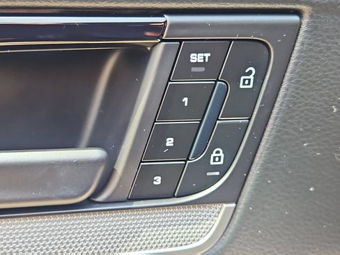 Certified 2024 Porsche Cayenne AWD/4WD image 23