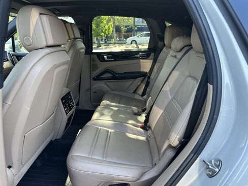 Used 2023 Porsche Cayenne S AWD/4WD image 22