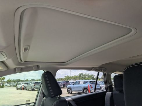 Used 2018 Toyota RAV4 XLE FWD image 23