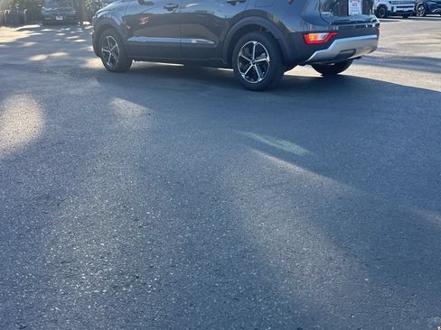 Used 2025 Kia Niro LX FWD image 7