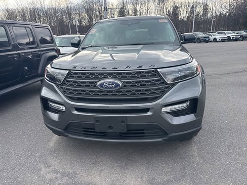 Certified 2022 Ford Explorer XLT w/ Equipment Group 202A image 4