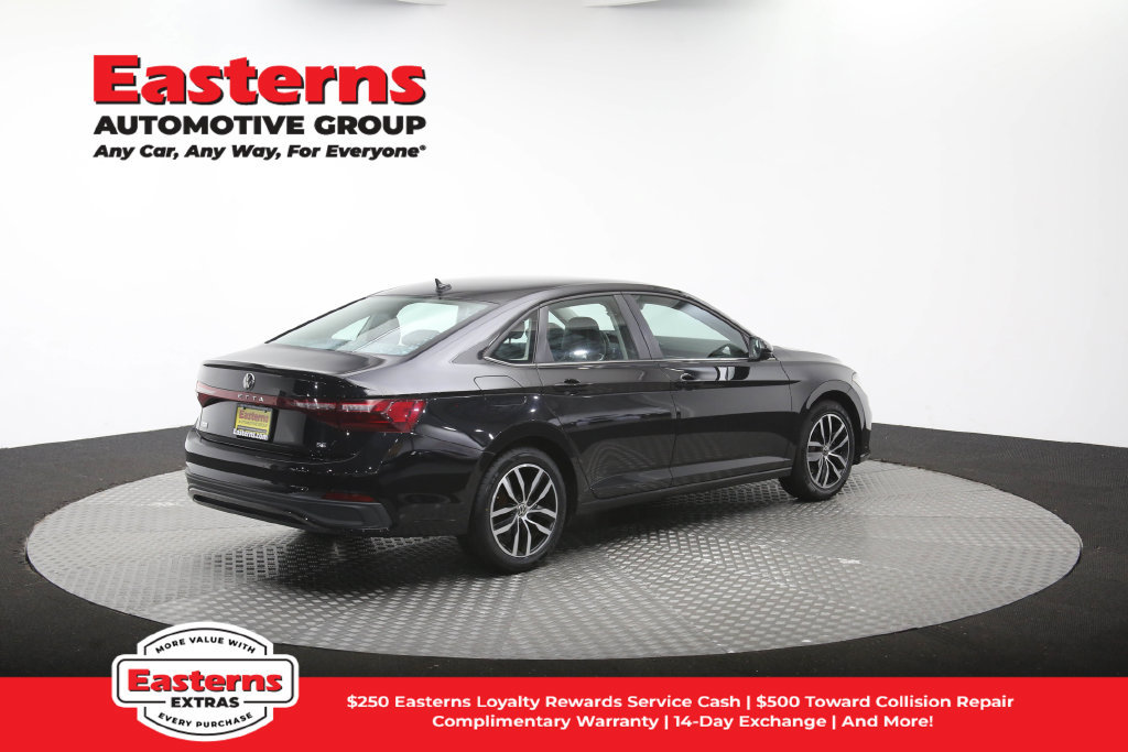 Used 2025 Volkswagen Jetta SE FWD image 42