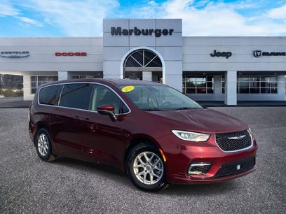 Used 2023 Chrysler Pacifica Touring-L