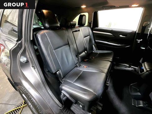 Used 2018 Toyota Highlander XLE image 20