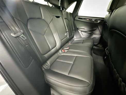 Certified 2026 Porsche Macan AWD/4WD image 27