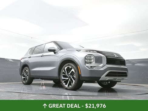 Used 2024 Mitsubishi Outlander SE image 53