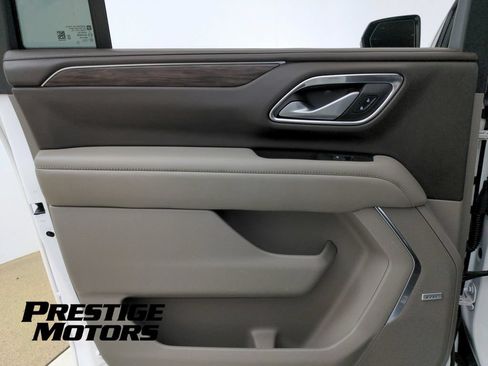 Used 2022 Chevrolet Suburban Z71 w/ Luxury Package AWD/4WD image 26