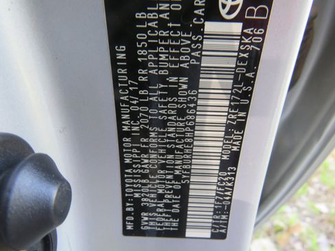 Used 2017 Toyota Corolla LE image 34