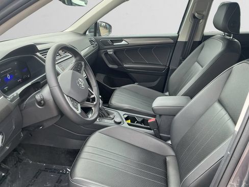 Used 2023 Volkswagen Tiguan SE AWD/4WD image 9