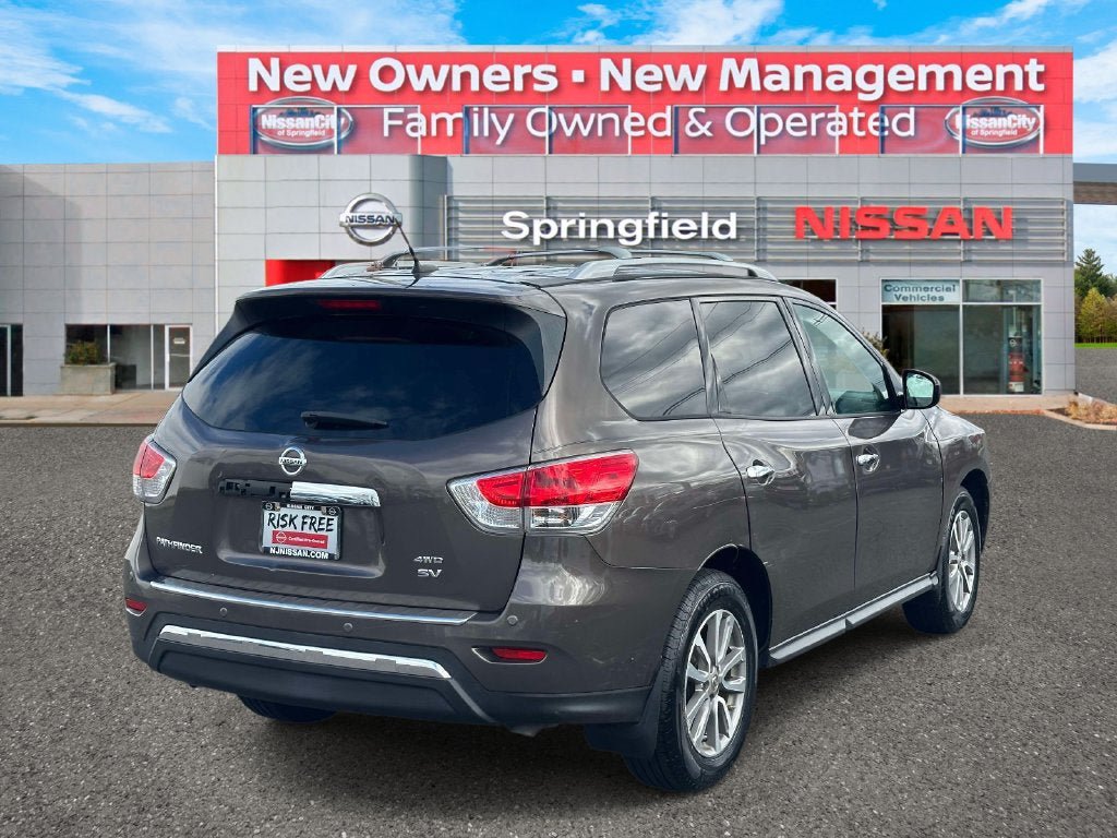 Used 2015 Nissan Pathfinder SV w/ Cargo Package FWD image 5