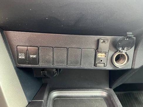 Used 2017 Toyota RAV4 XLE w/ Plus Extra Value Package AWD/4WD image 27