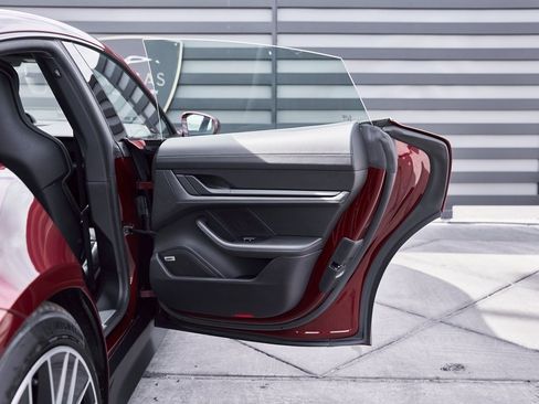 Used 2021 Porsche Taycan 4S image 25