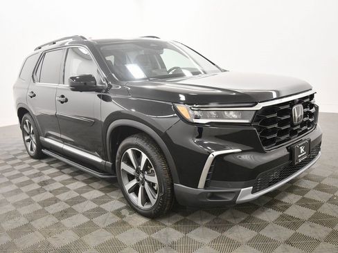 Certified 2024 Honda Pilot Black Edition image 10