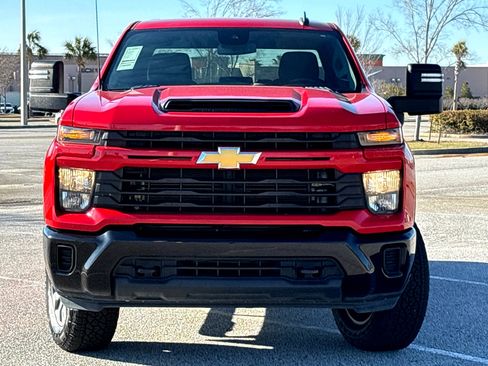 Used 2024 Chevrolet Silverado 2500 Custom w/ Custom Value Package image 2