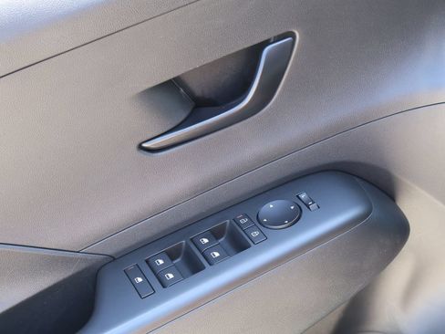 Used 2025 Hyundai Kona SEL FWD image 20
