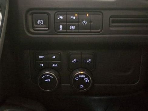 Used 2024 Chevrolet Suburban RST w/ Luxury Package image 32